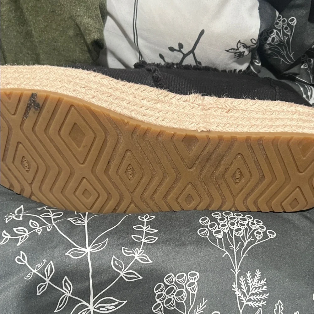 Toms Black Espadrille Slip-On Women's Shoes - Picture 3 of 5